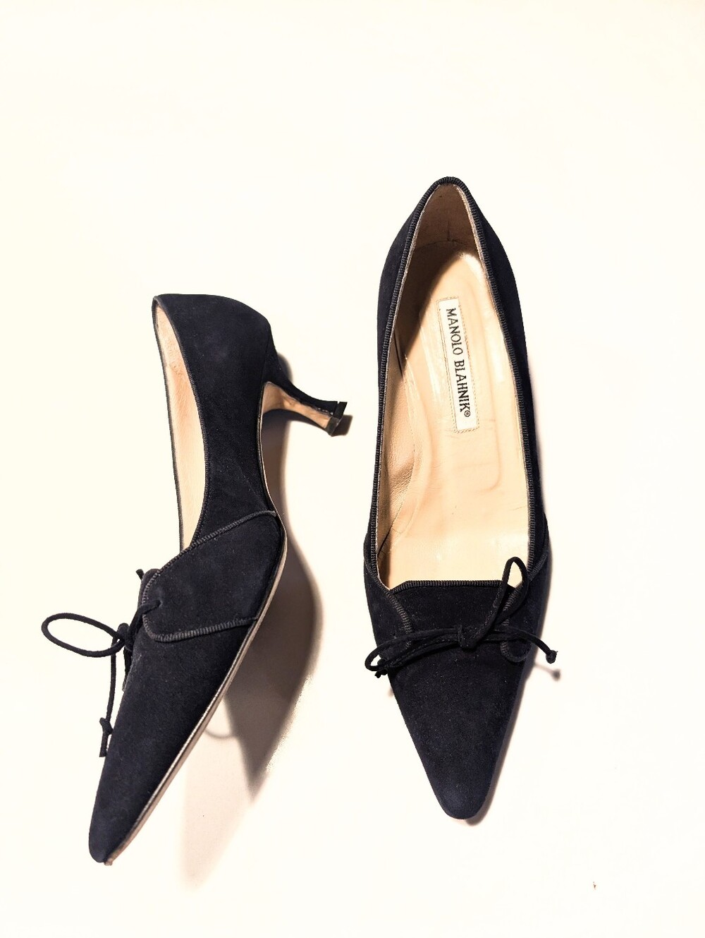 Manolo Blahnik Navy Suede Bow Vintage Pointed Toe Kitten Heels